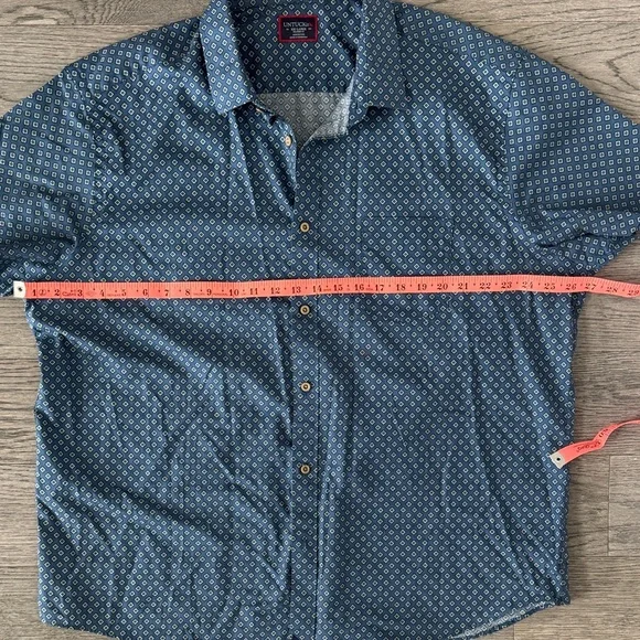 🌼UNTUCKit🌼 Blue Geometric Button Down Shirt, Size XXL - Picture 4 of 7